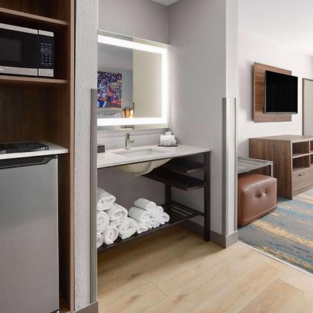 La Quinta Inn & Suites By Wyndham Memphis I-240 Bagian luar foto