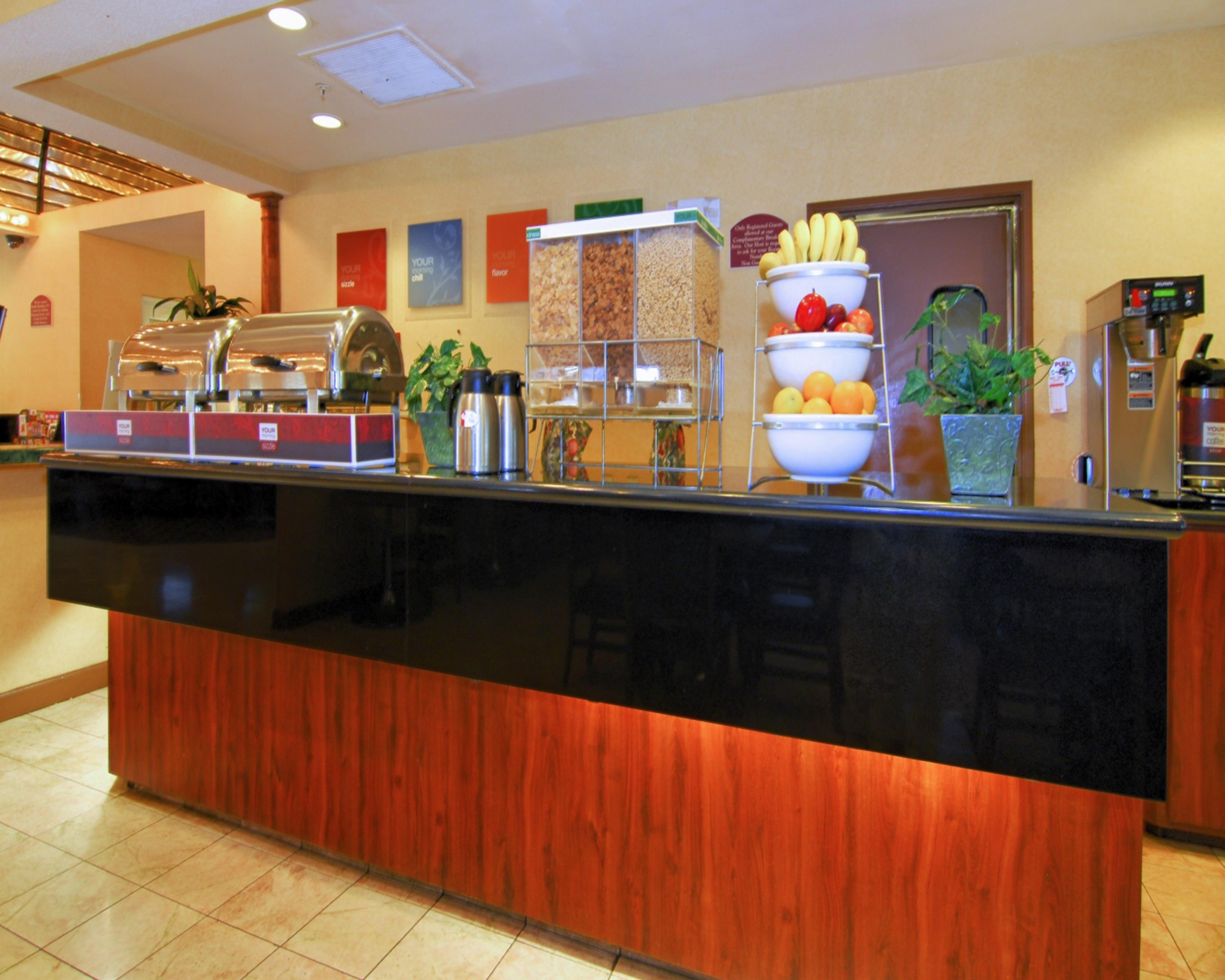 La Quinta Inn & Suites By Wyndham Memphis I-240 Bagian luar foto