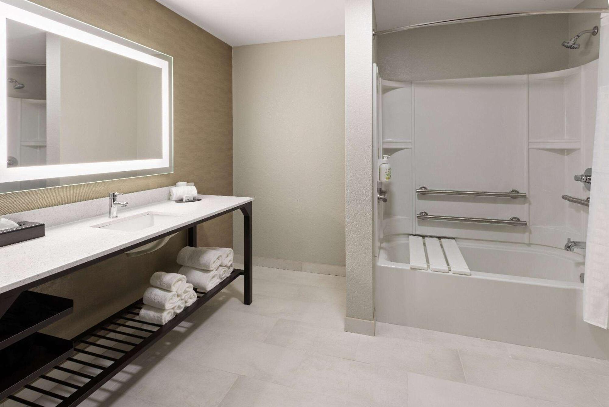 La Quinta Inn & Suites By Wyndham Memphis I-240 Bagian luar foto