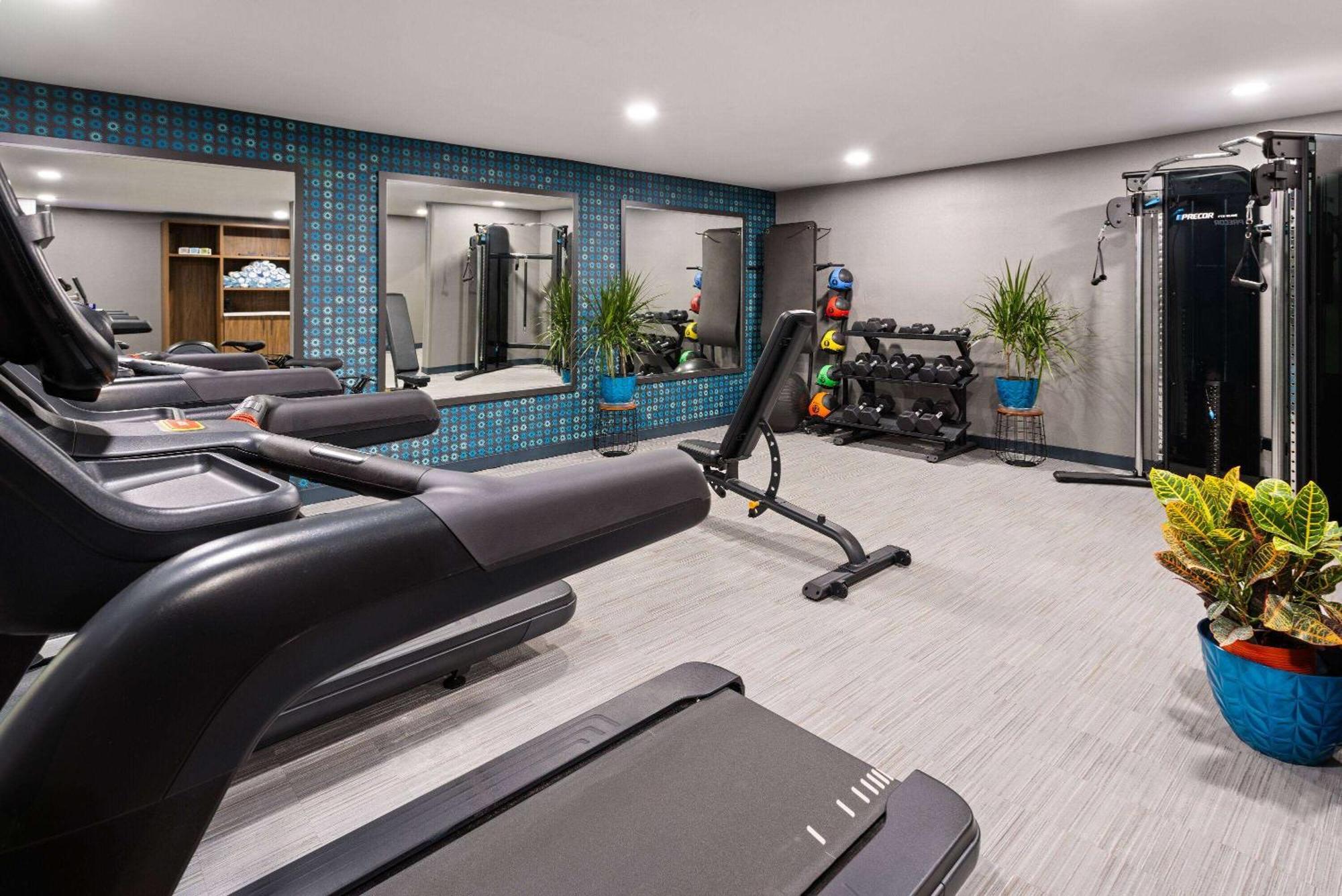 La Quinta Inn & Suites By Wyndham Memphis I-240 Bagian luar foto